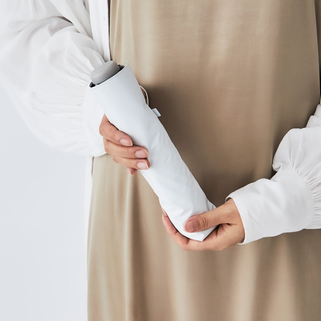 「UVカットなら涼しい」という幻想。銀行員との対話で気づいた、日傘の真実。