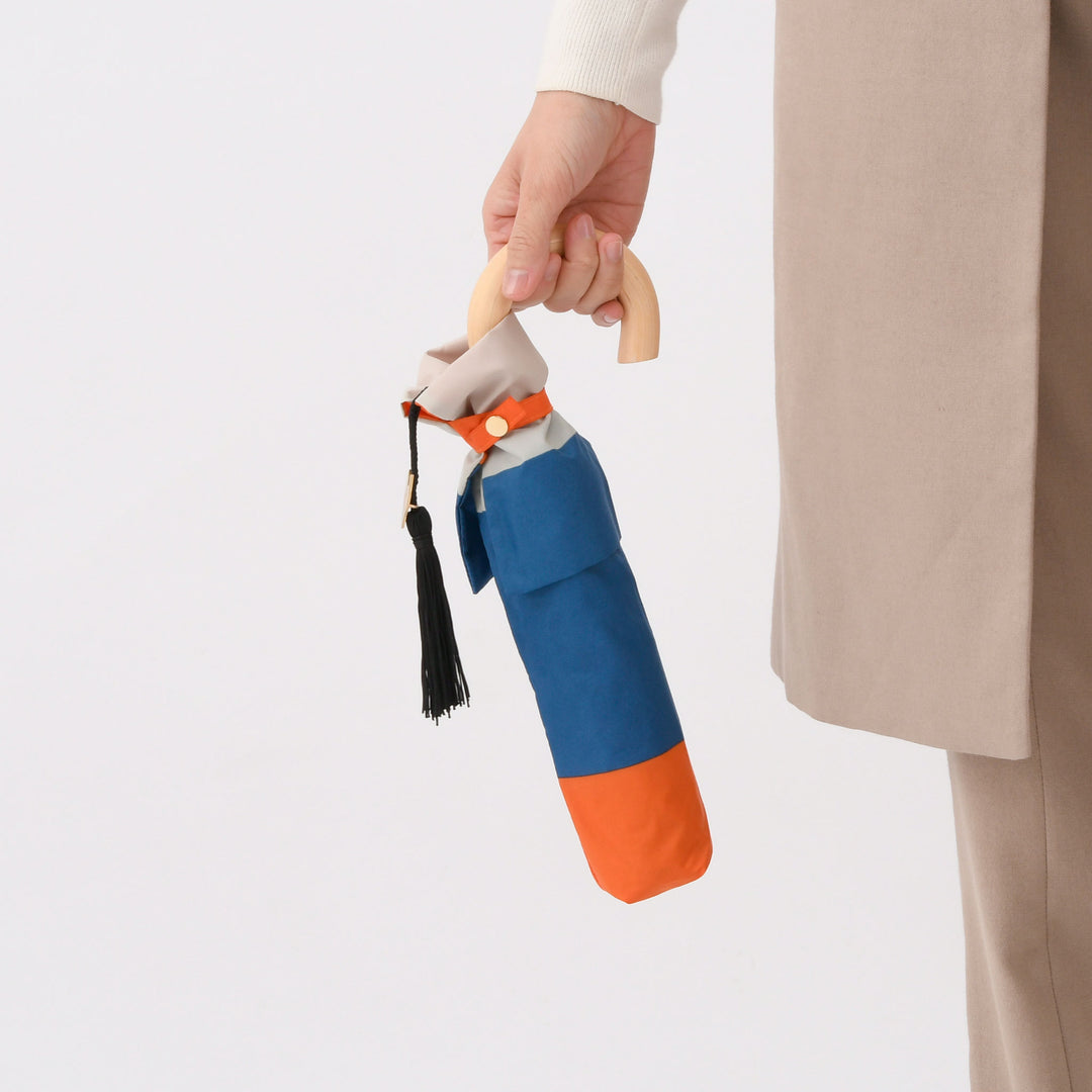 Saison Tourne | Slim, Lightweight Folding Umbrella with Wooden Handle